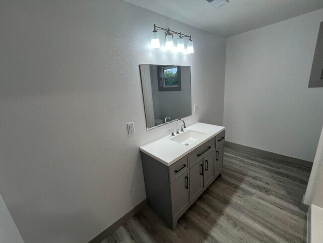 Building Photo - 424 N Clay St