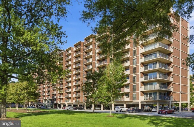 Building Photo - 1300 Army Navy Dr