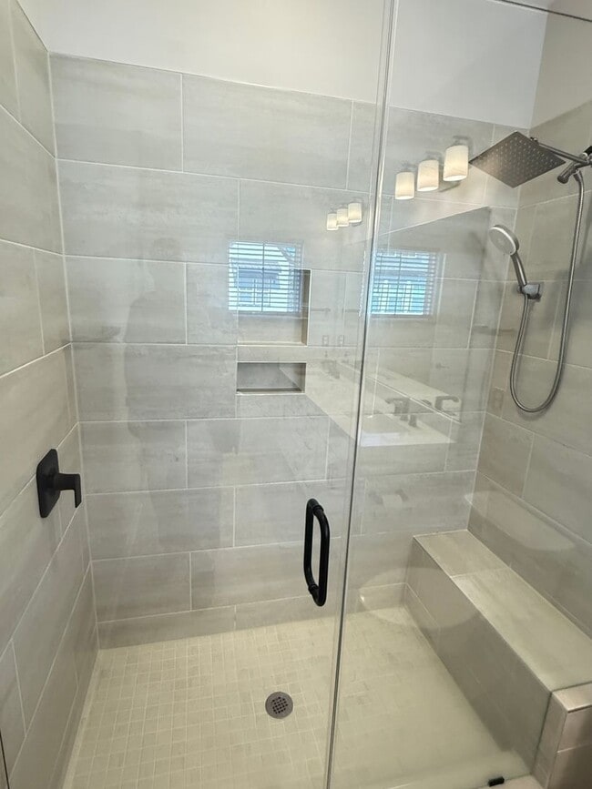 Building Photo - Nearly New Davidson Townhome | 3BR + Flex Space | 2-Car Garage | Minutes to Downtown