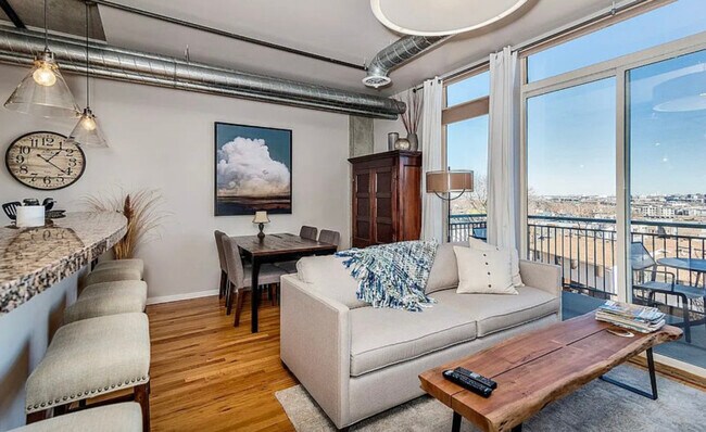 Primary Photo - 3201 Shoshone St