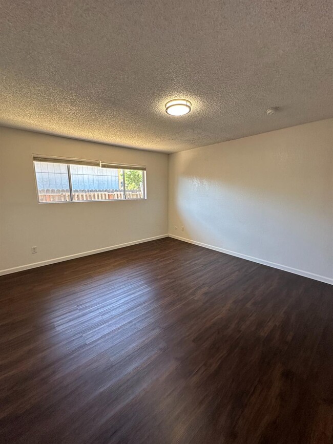 Building Photo - 1409 W Fairmont Ave