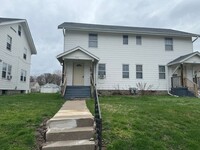 Building Photo - Rock Island Townhome Ready for Rent Now!