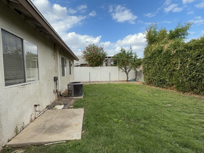 Building Photo - Charming 3-Bed Oasis with 2 Baths on Olymp...