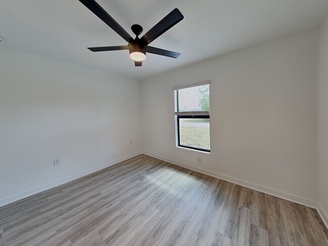 Building Photo - 3726 13th St W