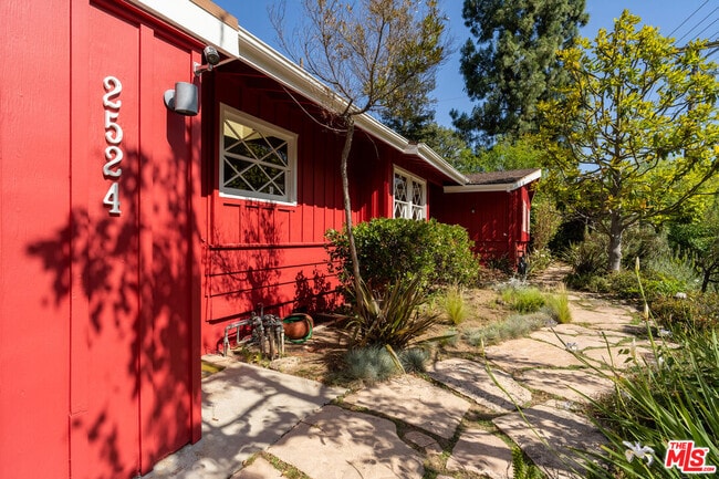 Building Photo - 2524 Laurel Pass Ave