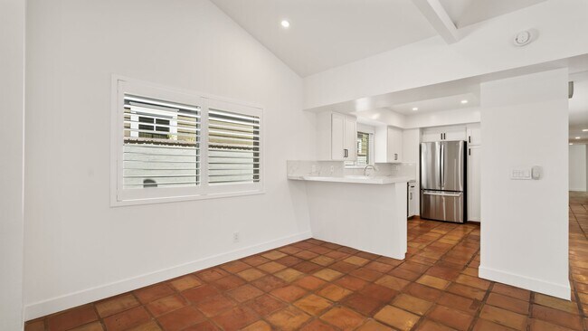 Building Photo - Larkspur Duplex