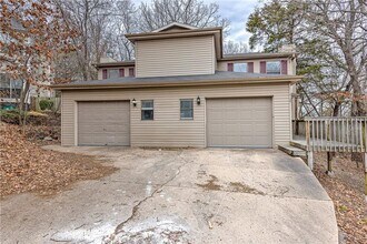 Building Photo - Updated 2 Bed 2 Bath Townhome located in East Fayetteville. Pool access included!