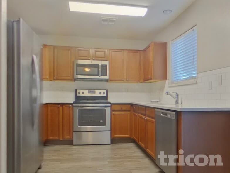 Building Photo - 23634 W Tamarisk Ave