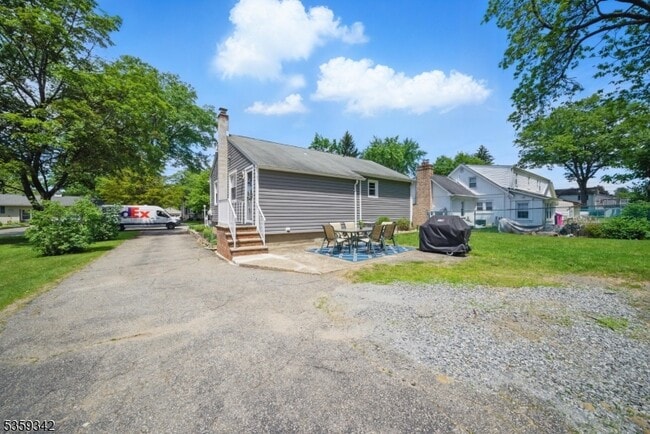 Building Photo - 22 Beaver Brook Ln
