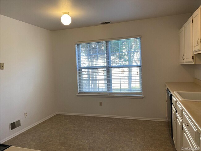 Building Photo - 50 Olde Wagon Rd