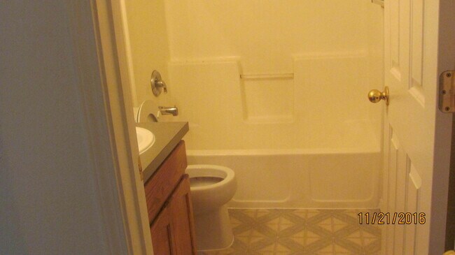 Building Photo - Dorothy2206