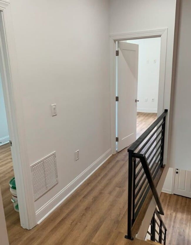 Building Photo - Single Family Strawberry Mansion