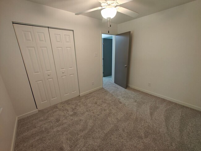 Building Photo - 4 bedroom2 bath home