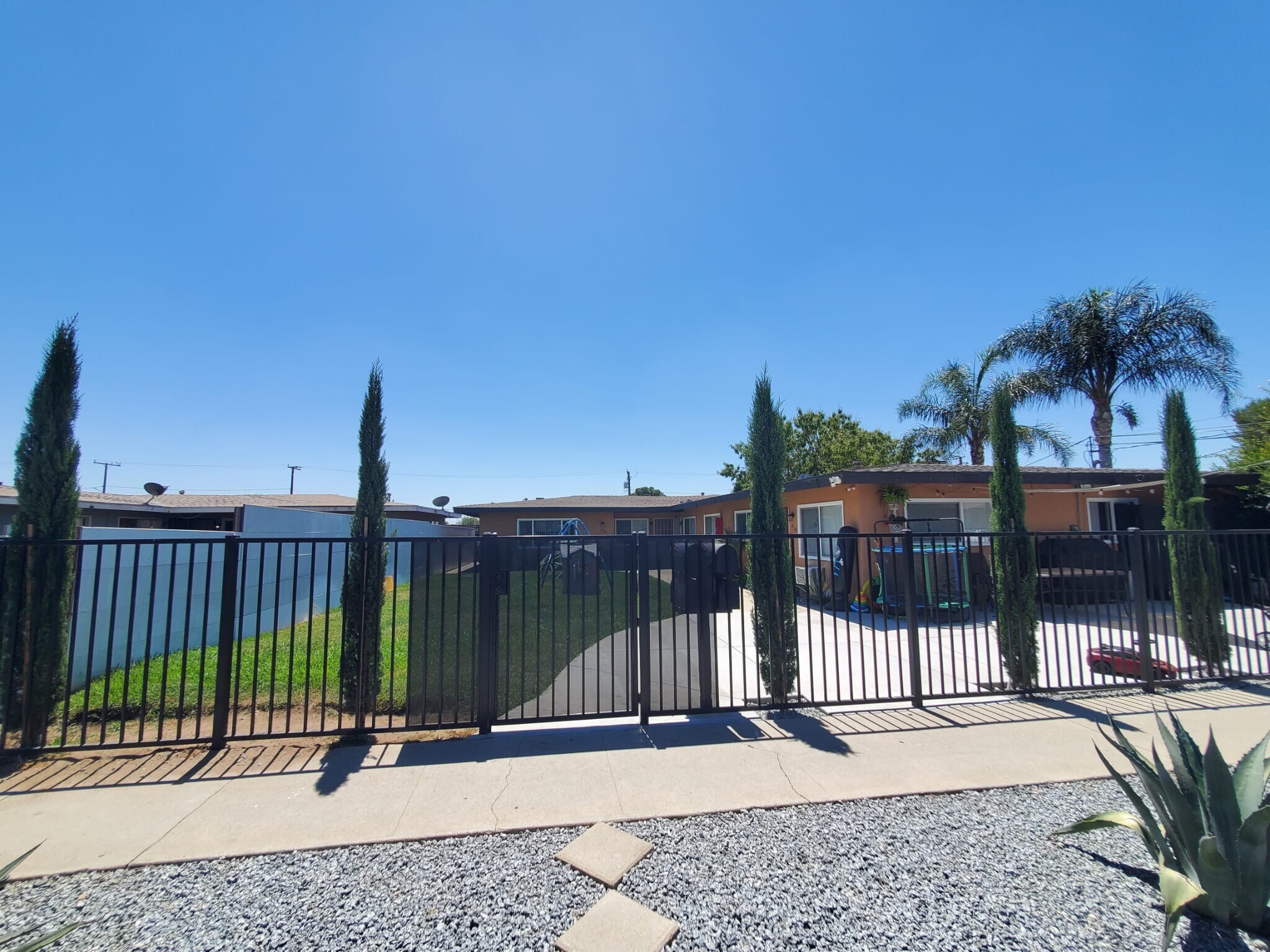 Building Photo - 413 W Ramona Dr