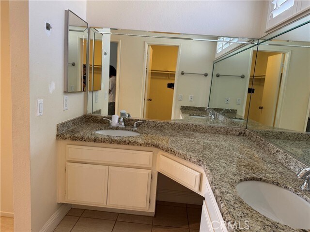 Building Photo - 2310 Applewood Cir
