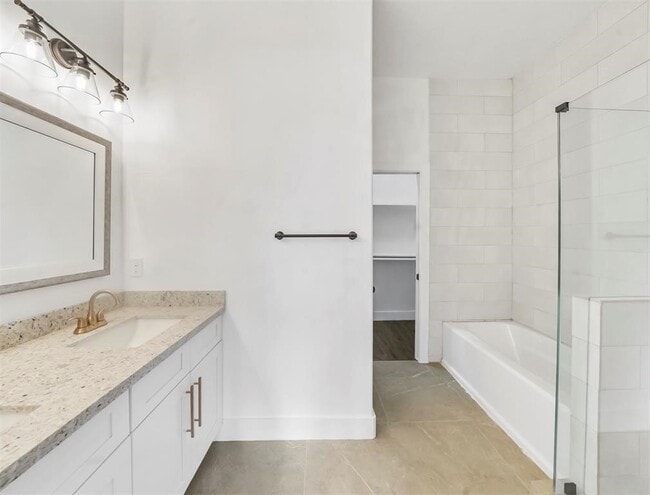 Building Photo - 4818 Paula St