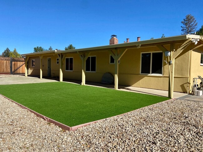 Building Photo - Charming House on 1/3 acre in El Quito Neighborhood!