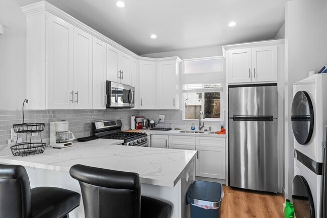 Building Photo - 4007 W 60th St