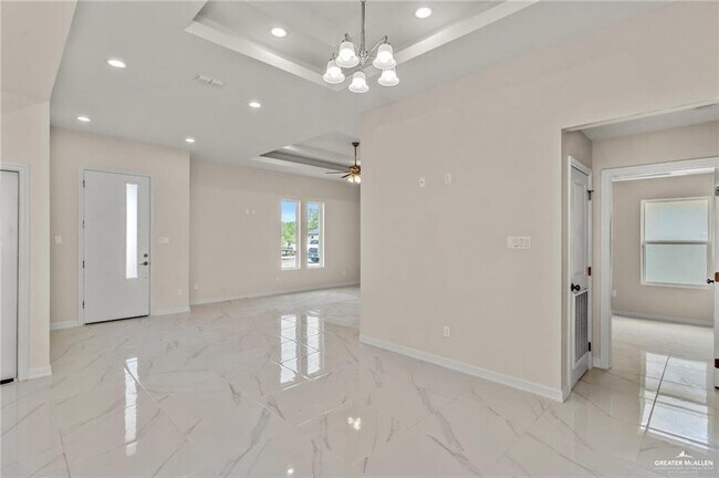 Building Photo - 12 N Playa Del Sol St