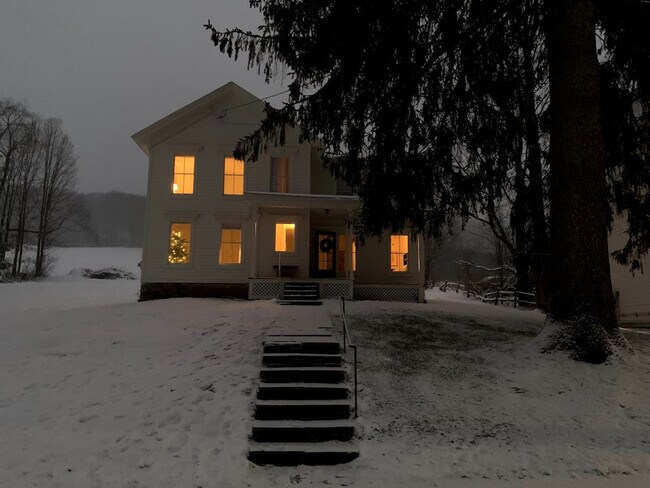 Building Photo - 1915 County Hwy 6