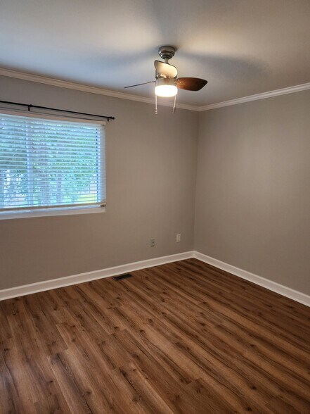 Front bedroom - 6967 Staghorn Ln