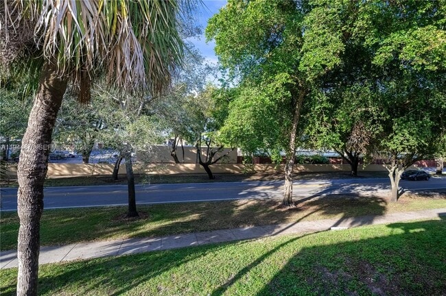 Building Photo - 7100 Fairway Dr