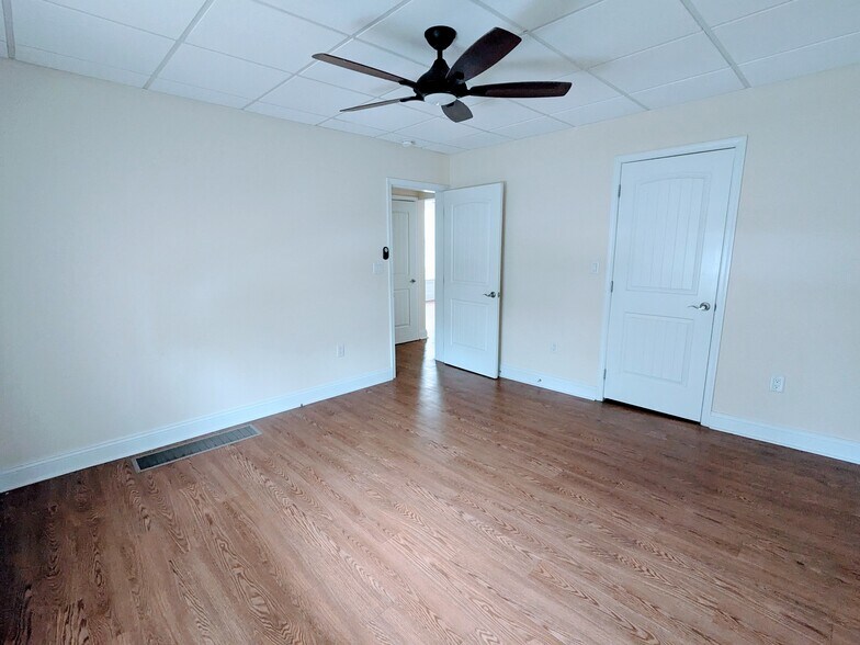 Building Photo - 1329 Penn Ave