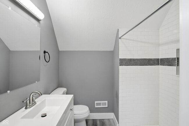 Building Photo - 1035 Albany St