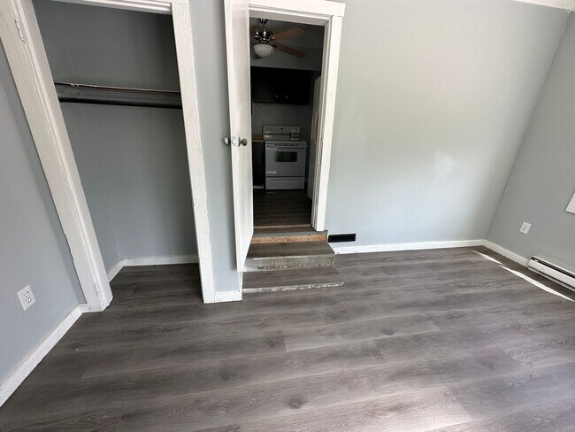 Building Photo - BEAUTIFUL 2 BEDROOM 1 BATH NEWLY REMODELED-- PRIME LOCATION!!!