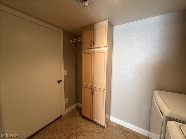 Building Photo - 9655 Silver City Dr