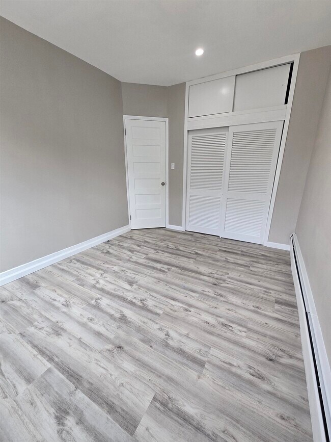 Building Photo - 6027 Monroe Pl