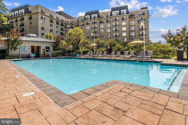 Building Photo - 5 Park Pl