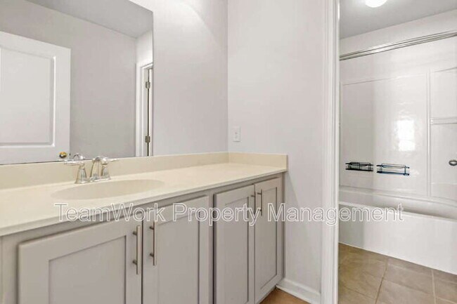 Building Photo - 454 Zenith Blvd