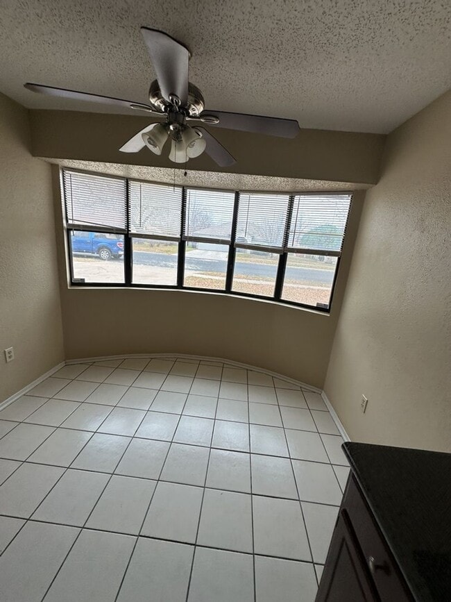 Building Photo - AVAILABLE NOW!!!