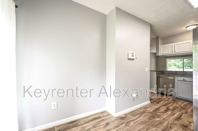 Building Photo - 7107 Tolliver St