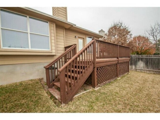 Building Photo - 833 Rusk Rd