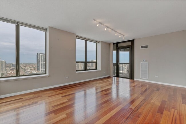 Building Photo - 400 N La Salle Dr