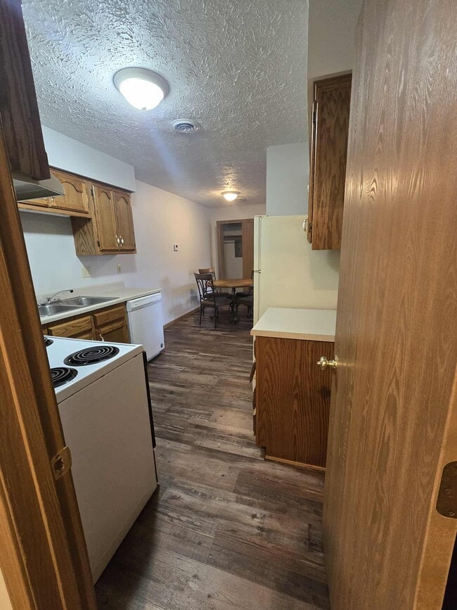 Building Photo - 115 Holly Dr