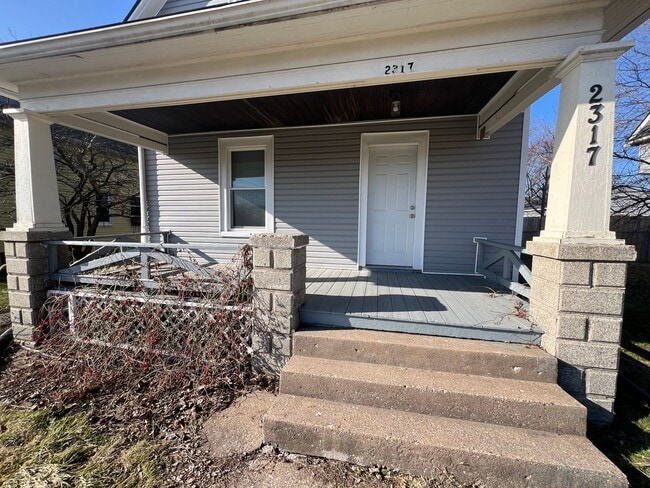 Building Photo - !3 Bedroom in Moline Ready August 1st!