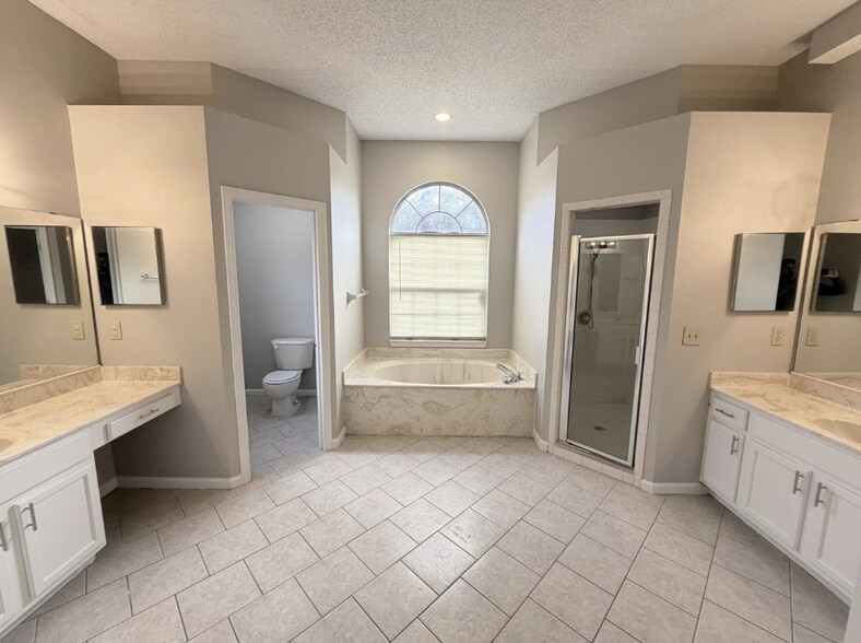 Building Photo - 1930 Hollington Dr