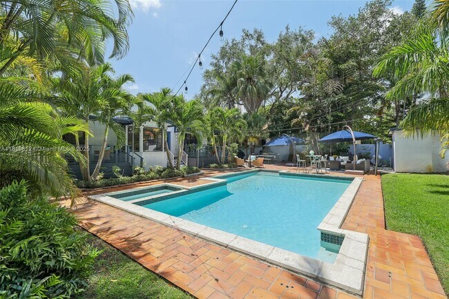 Building Photo - 5703 SW 83rd St