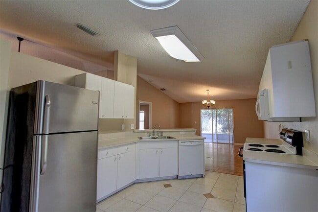 Building Photo - 2477 Deercroft Dr