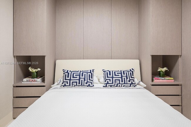 Building Photo - 10201 Collins Ave