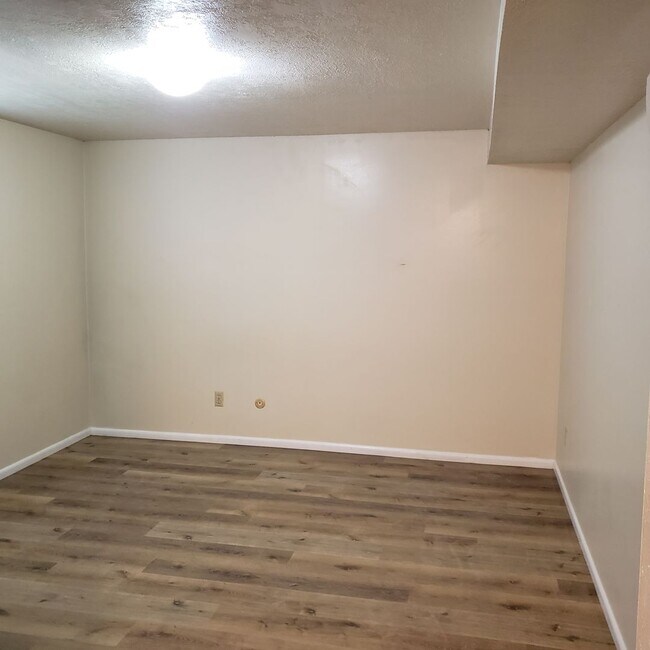 Building Photo - 1B/1B Pet Friendly Apartment South of BYU