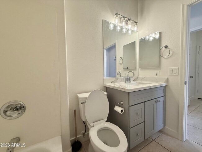 Building Photo - 6558 W Townley Ave