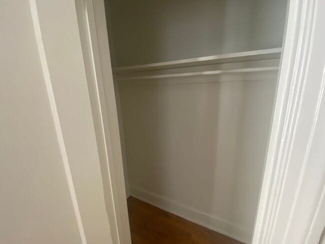 Building Photo - Adorable 1 Bedroom Duplex in Watts-Hillandale