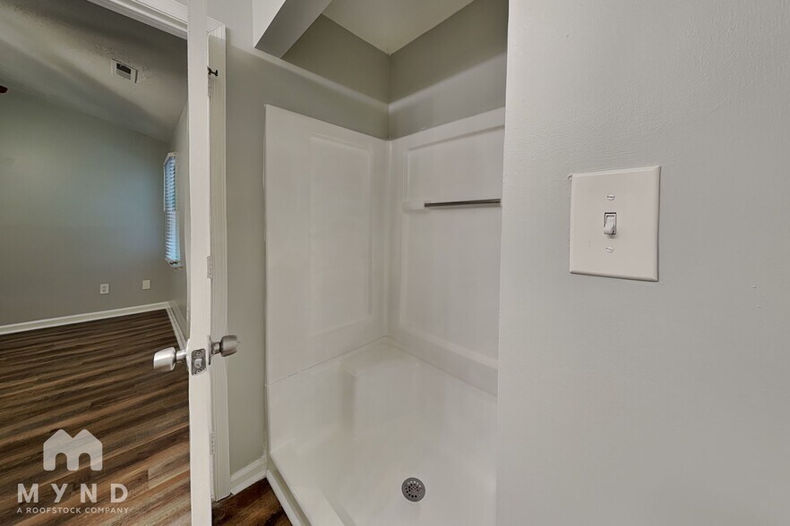 Building Photo - 409 Crosspine Dr