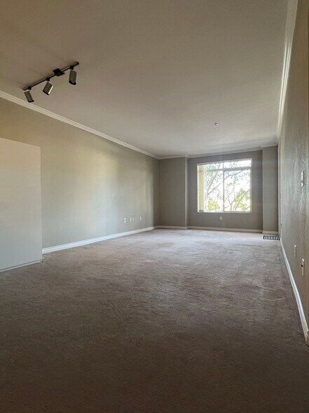 Living room/Dining Room - 4155 Executive Dr
