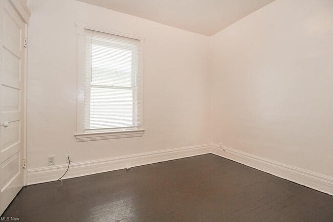 Building Photo - 1312 W 91st St