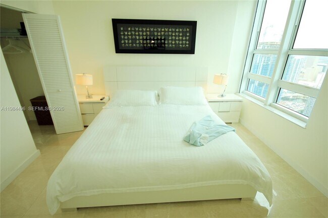 Building Photo - 950 Brickell Bay Dr